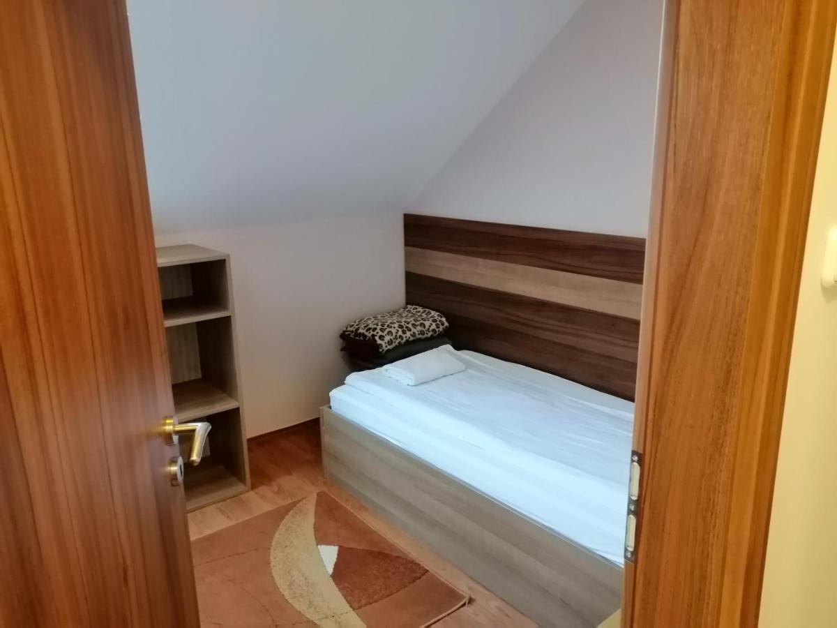 Csipkehaz Apartman Cserkeszőlő 外观 照片