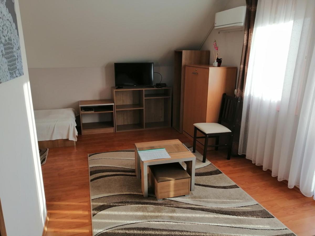 Csipkehaz Apartman Cserkeszőlő 外观 照片