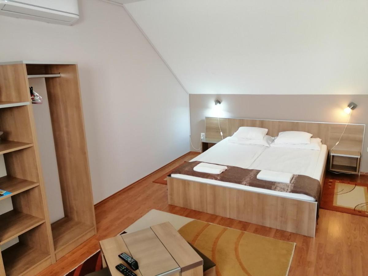 Csipkehaz Apartman Cserkeszőlő 外观 照片
