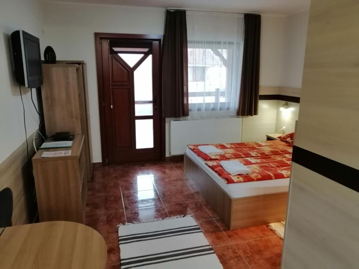 Csipkehaz Apartman Cserkeszőlő 外观 照片