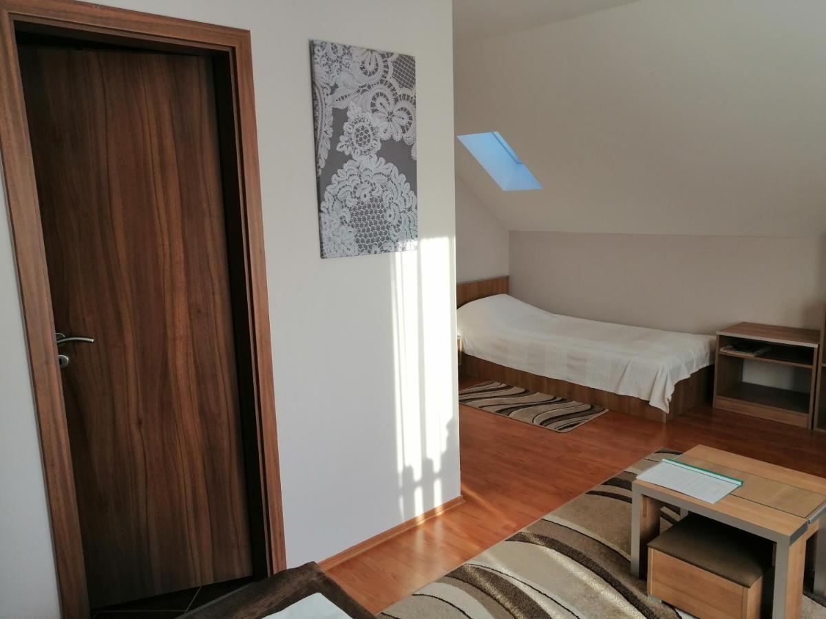 Csipkehaz Apartman Cserkeszőlő 外观 照片