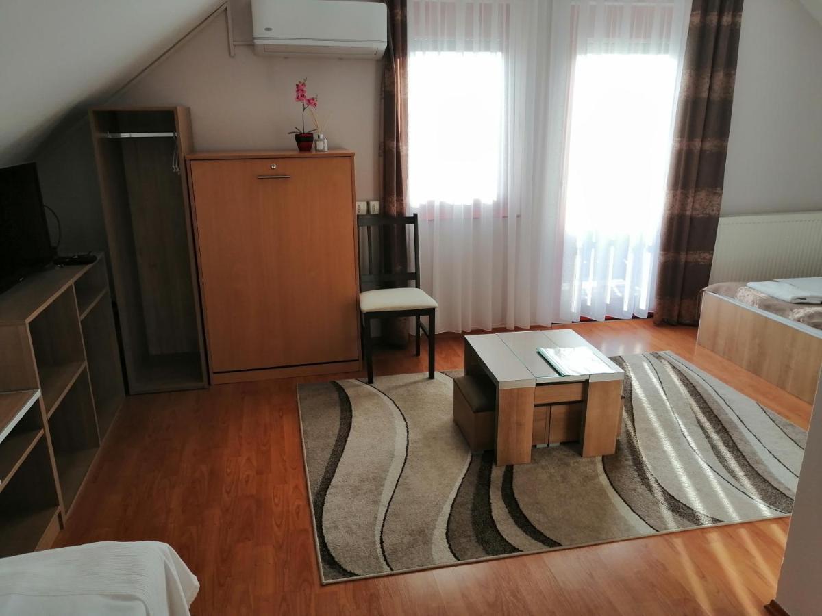 Csipkehaz Apartman Cserkeszőlő 外观 照片