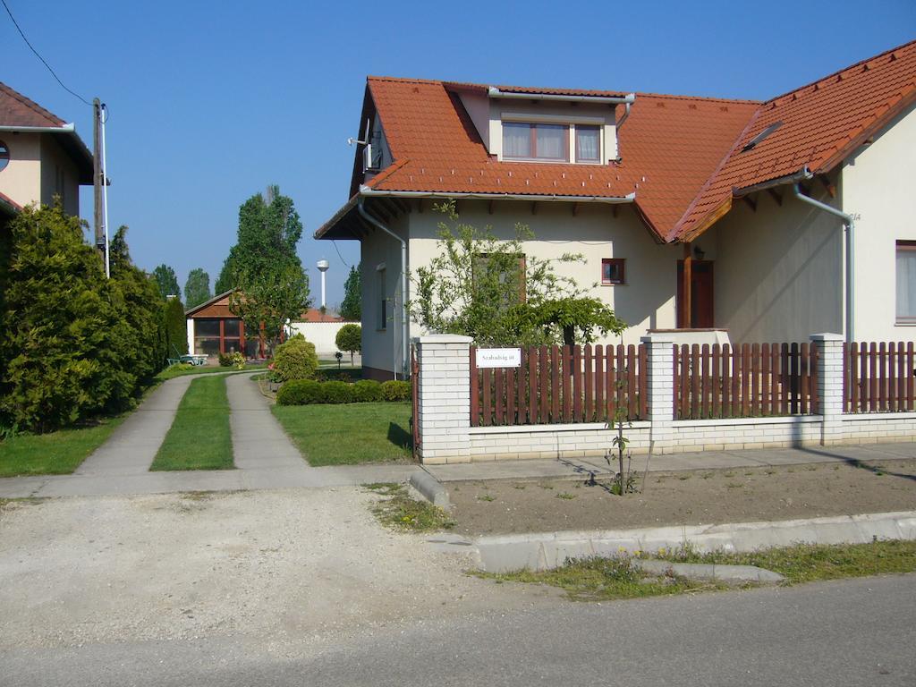 Csipkehaz Apartman Cserkeszőlő 外观 照片