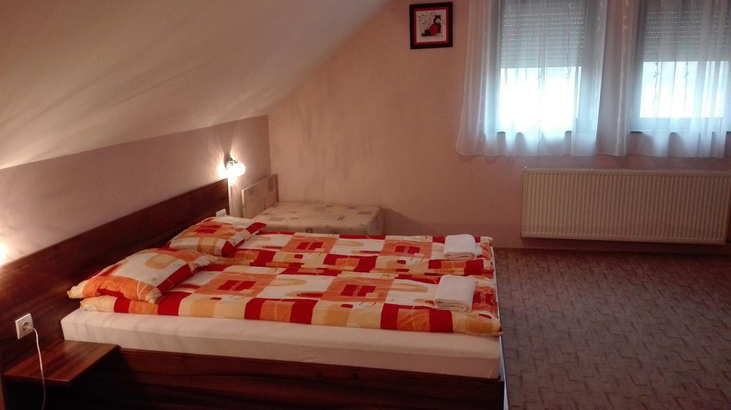 Csipkehaz Apartman Cserkeszőlő 外观 照片
