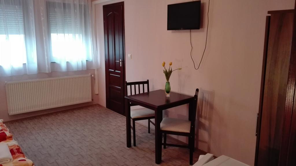 Csipkehaz Apartman Cserkeszőlő 外观 照片