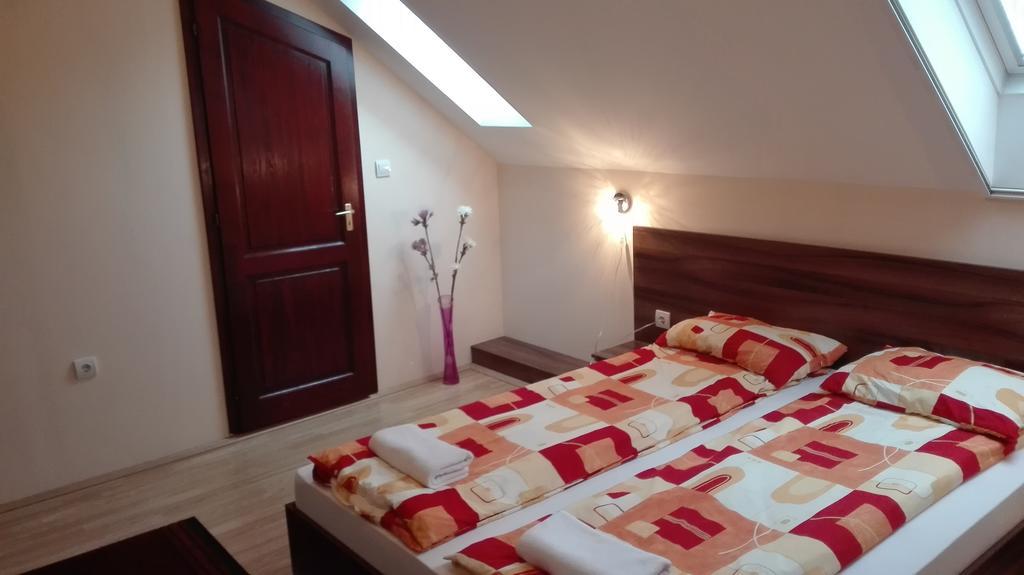 Csipkehaz Apartman Cserkeszőlő 外观 照片