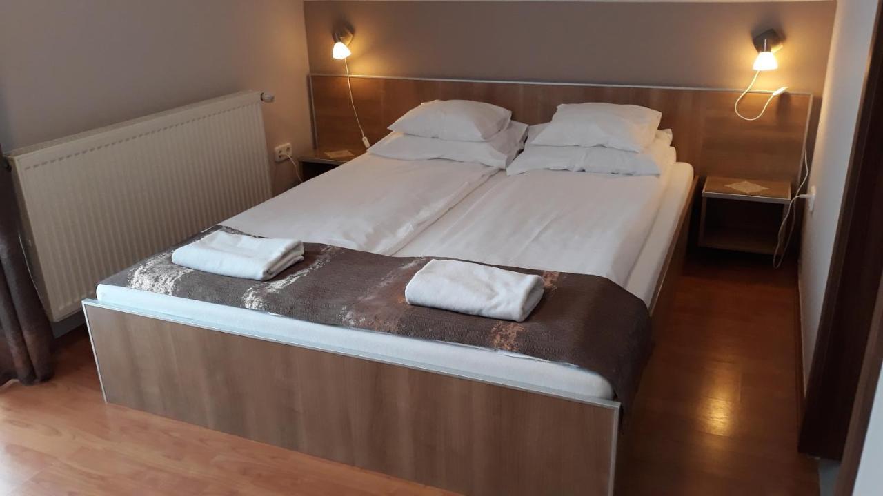 Csipkehaz Apartman Cserkeszőlő 外观 照片