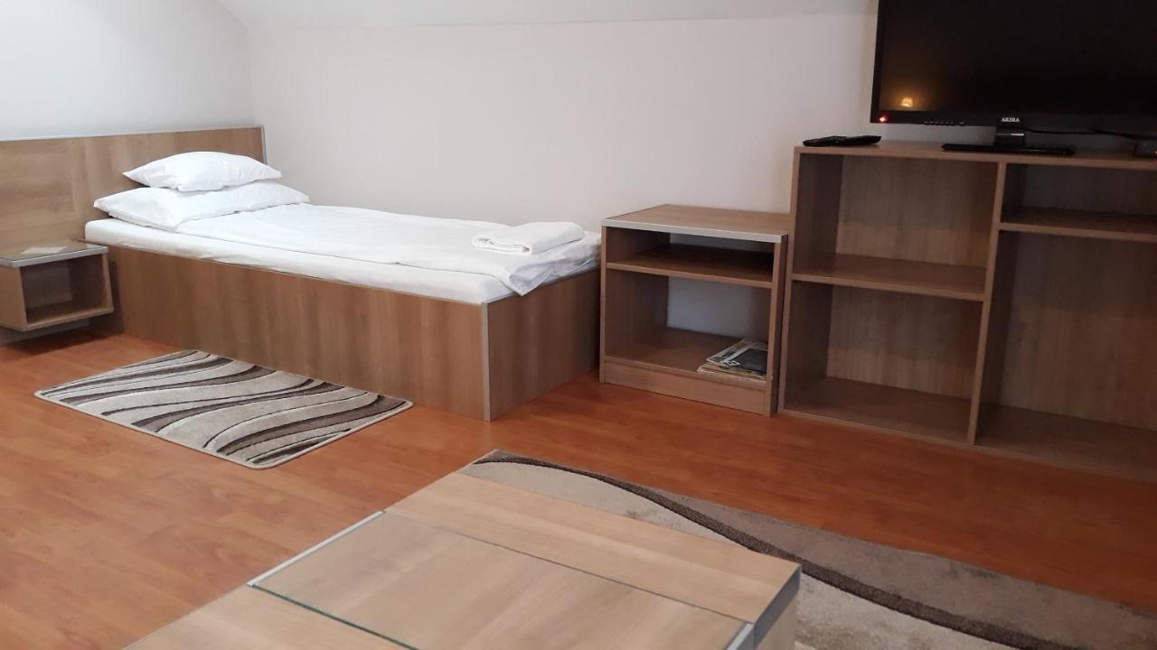 Csipkehaz Apartman Cserkeszőlő 外观 照片
